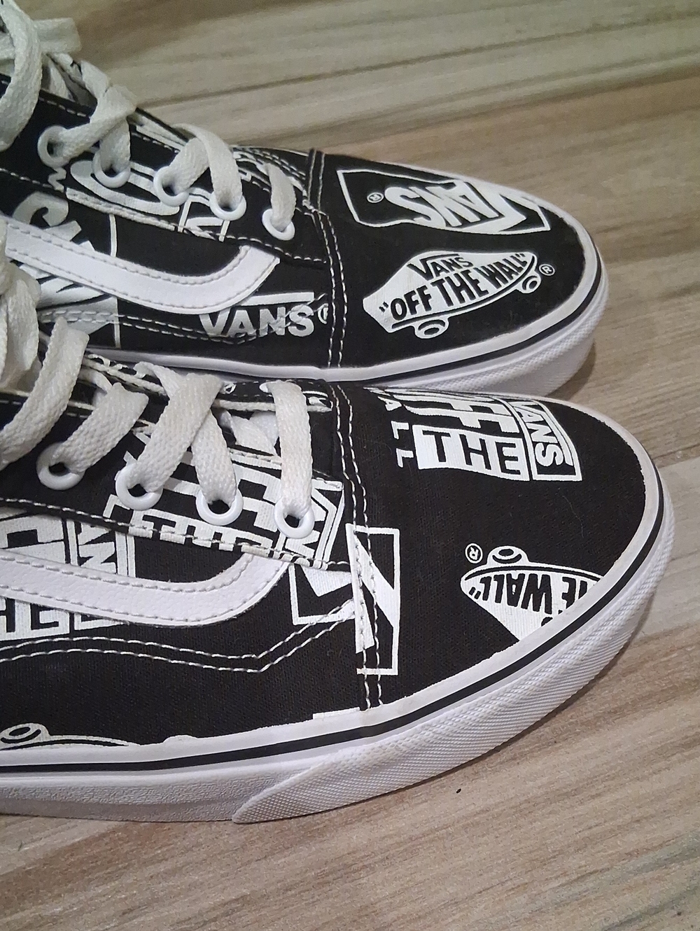 Vans - Picture 4 of 5